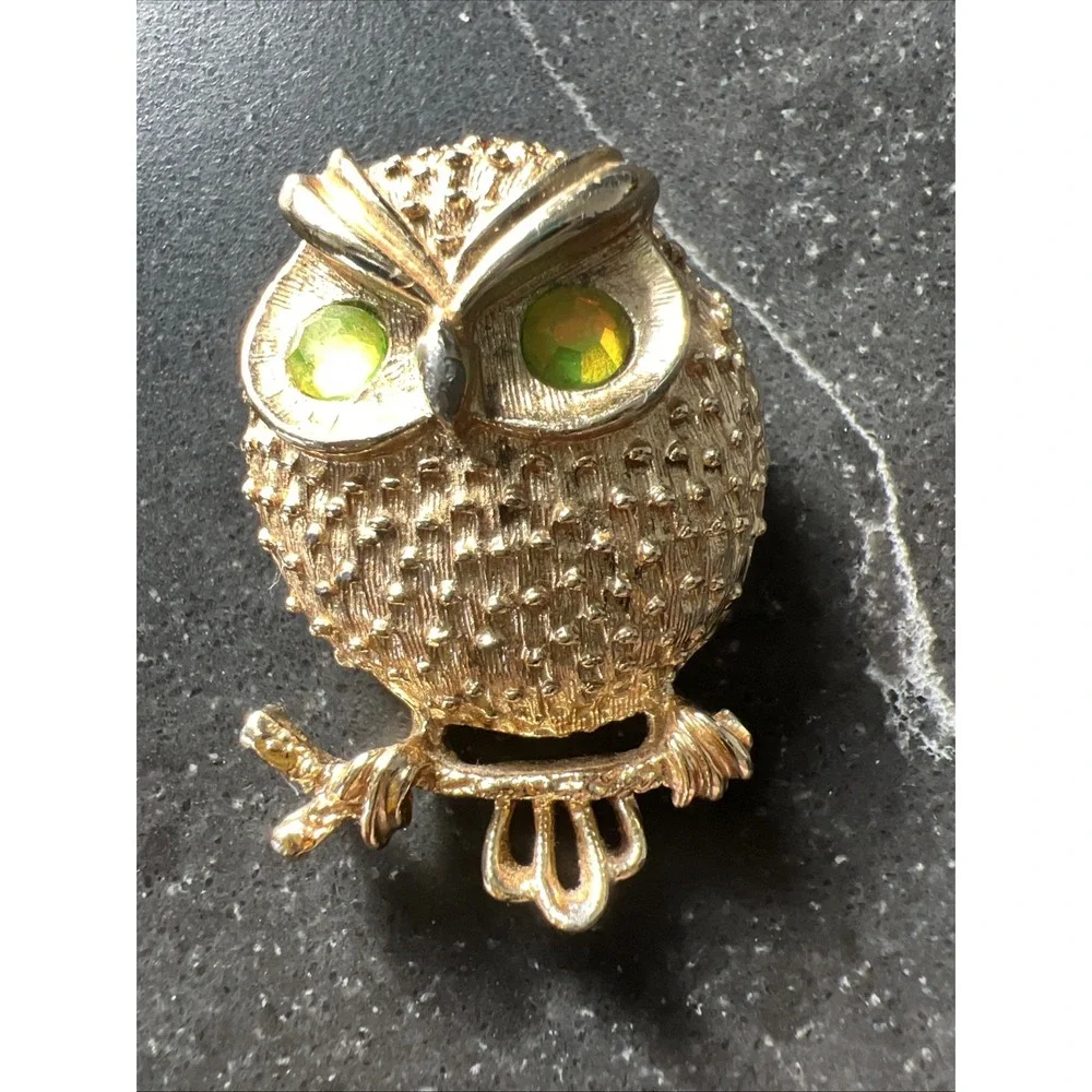 VTG 70s Owl Pin Brooch SARAH COVENTRY Gold‎ Neon Green Rhinestones Bird Signed